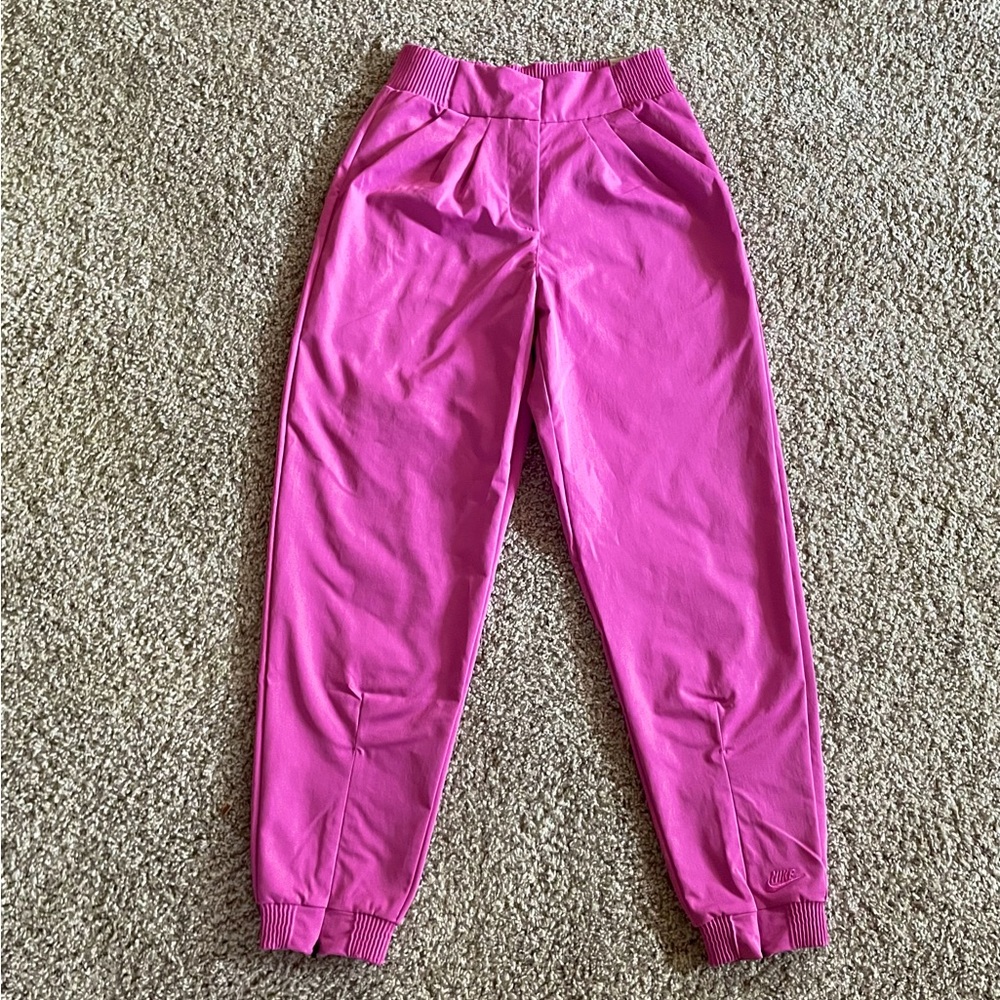 Pink Nike Dri-Fit pants 💖⚡️🌨️  Perfect for fall/winter!!